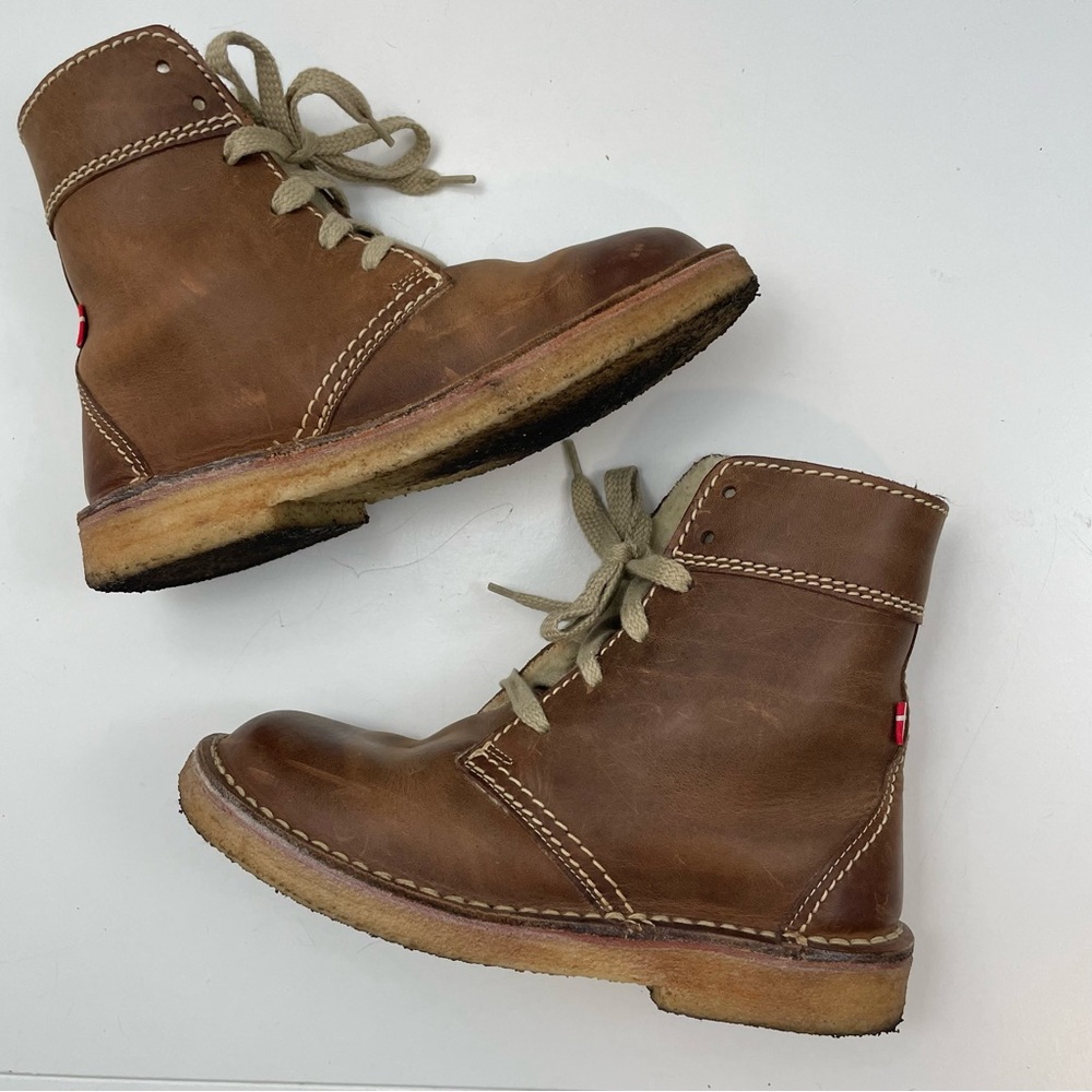 Women’s Brown Lace-Up Leather Boots with Cream Laces - Picture 3 of 15